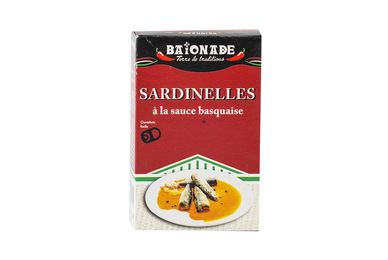 Sardinelles à la sauce basquaise